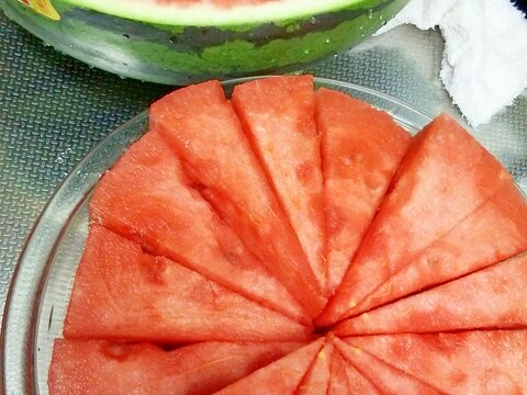 スイカの食べやすく保存しやすい切り方